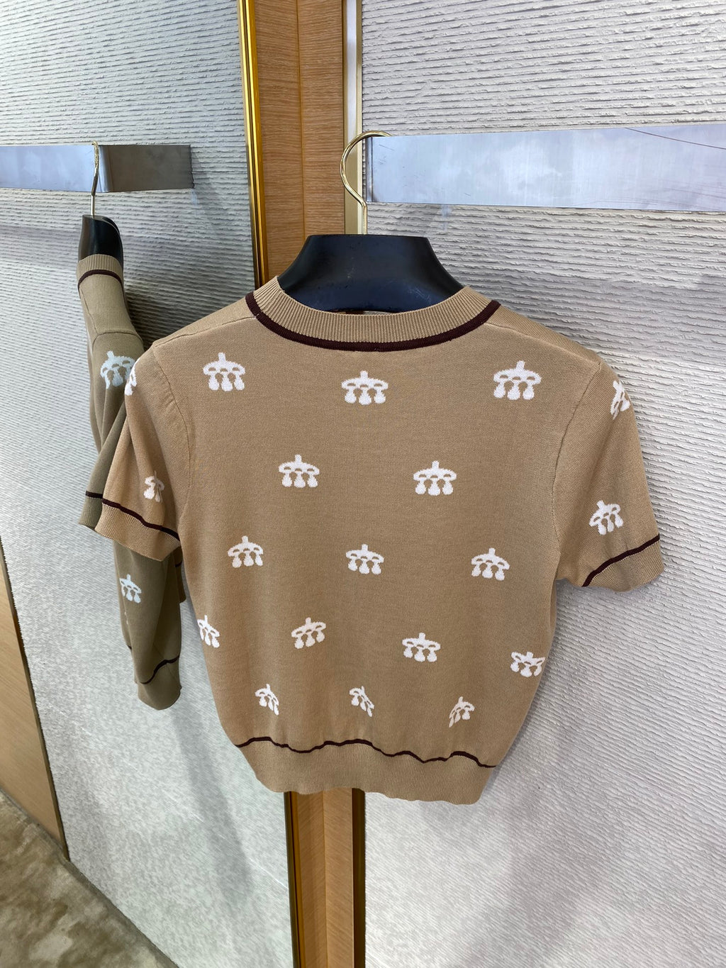 Beiger Strickpullover mit Kurzarm & Allover-Muster – Damen