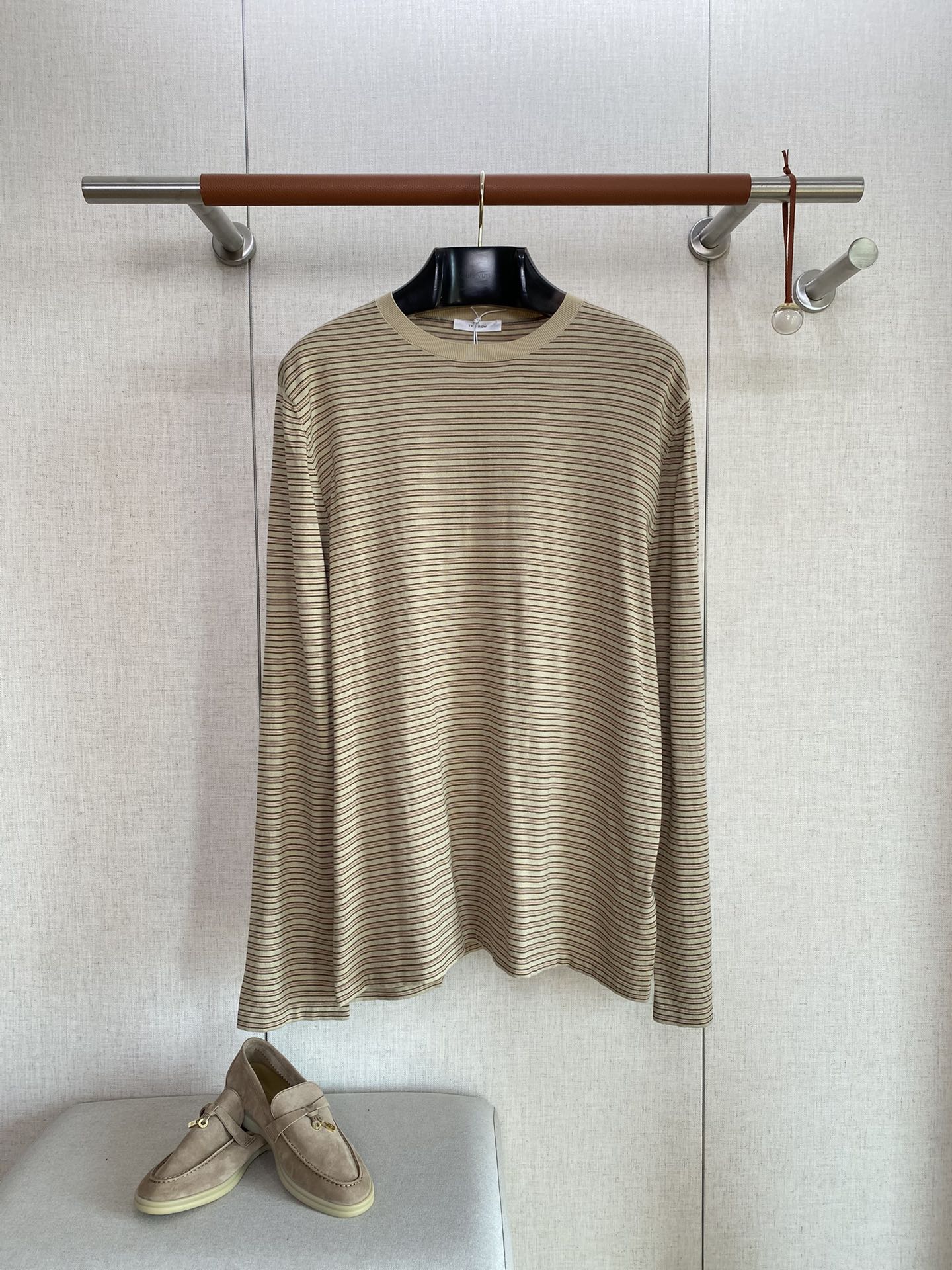 Beiges Langarmshirt mit feinem Streifenmuster – Herren