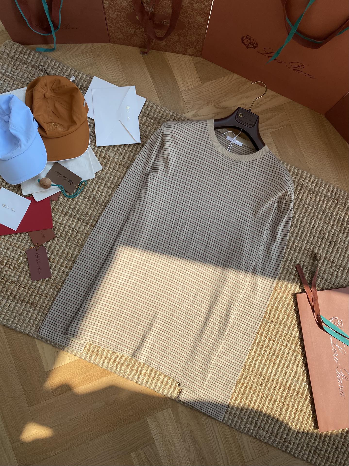 Beiges Langarmshirt mit feinem Streifenmuster – Herren