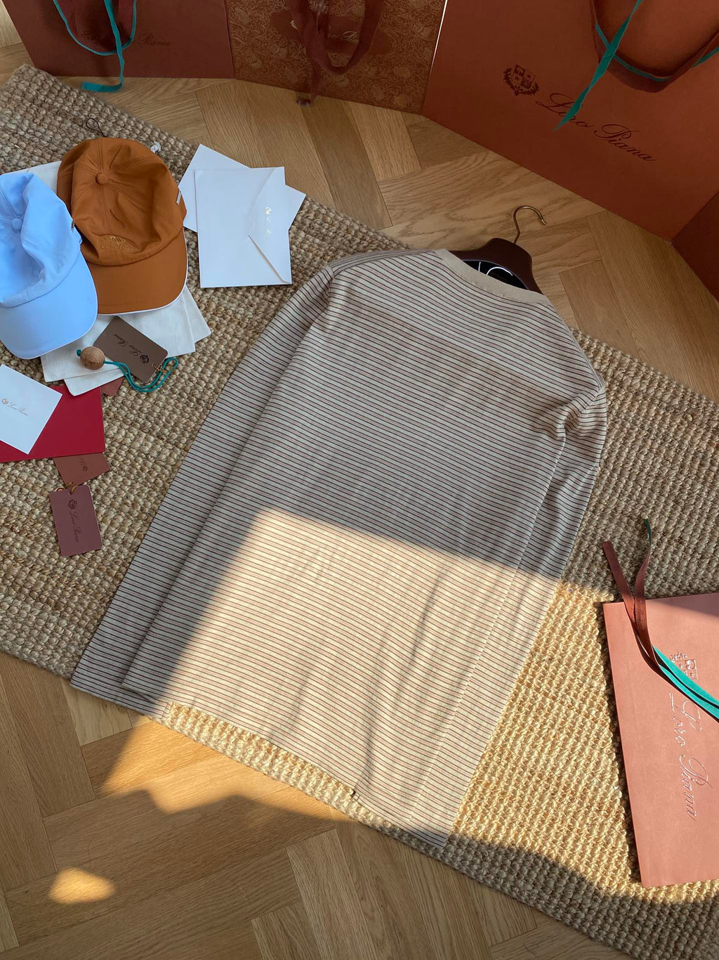 Beiges Langarmshirt mit feinem Streifenmuster – Herren