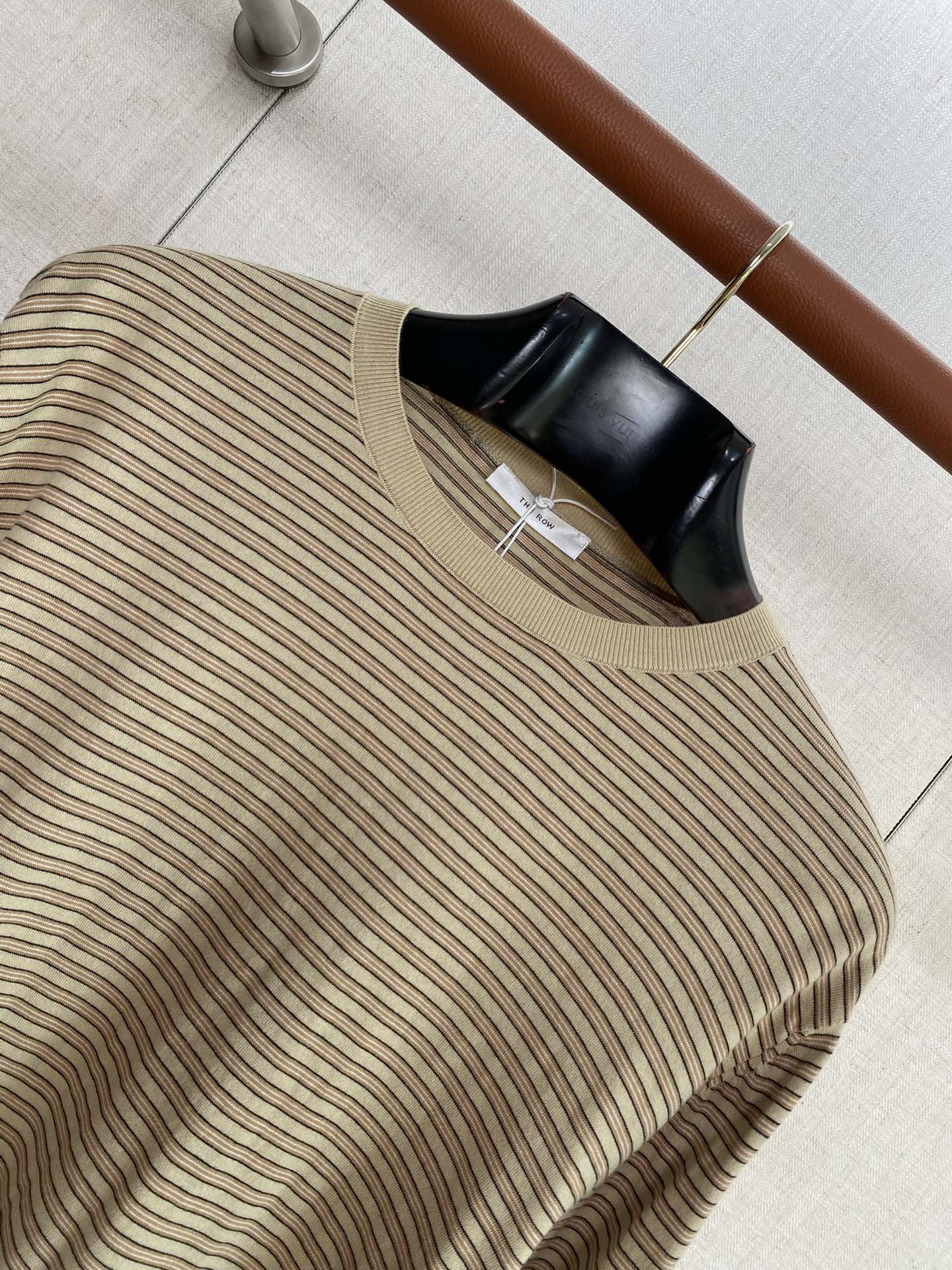 Beiges Langarmshirt mit feinem Streifenmuster – Herren