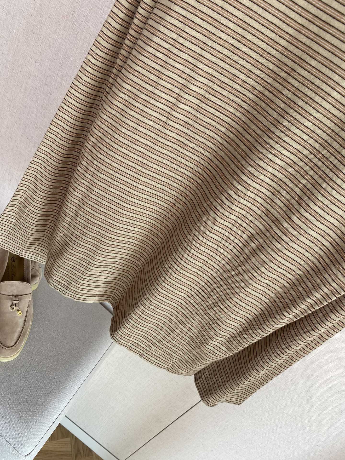 Beiges Langarmshirt mit feinem Streifenmuster – Herren