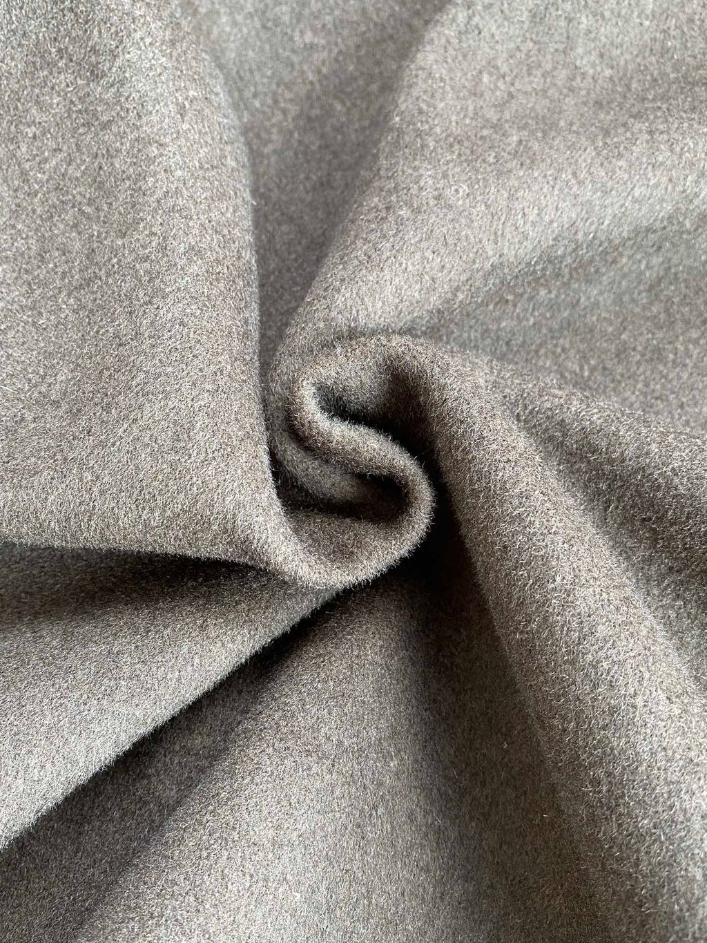 Berluti Braune Bomberjacke mit Lederkragen Luxus-Look & Zeitlose Modernität