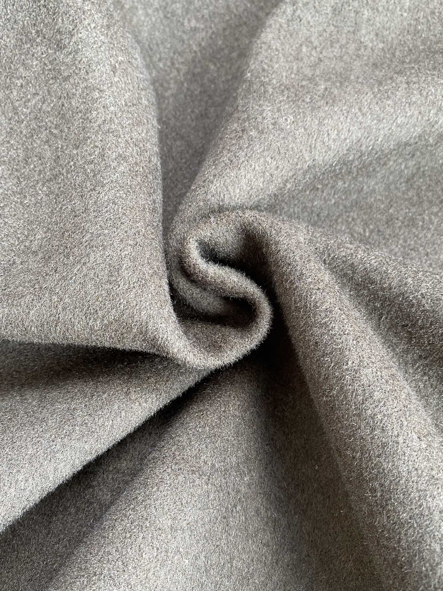 Berluti Braune Bomberjacke mit Lederkragen Luxus-Look & Zeitlose Modernität