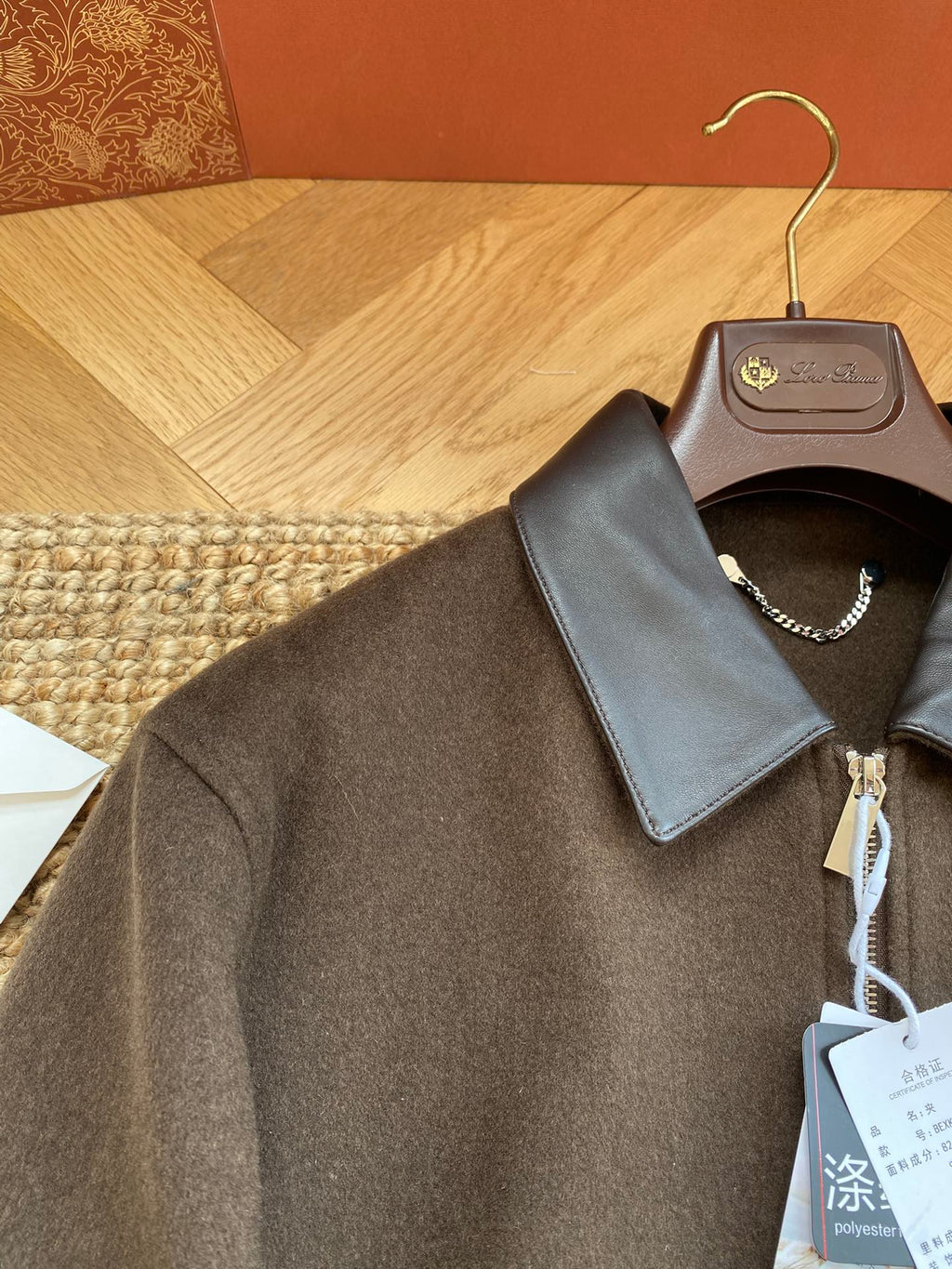 Berluti Braune Bomberjacke mit Lederkragen Luxus-Look & Zeitlose Modernität