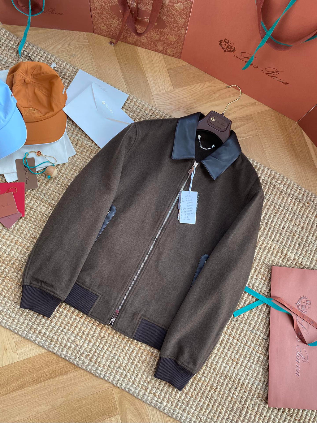 Berluti Braune Bomberjacke mit Lederkragen Luxus-Look & Zeitlose Modernität