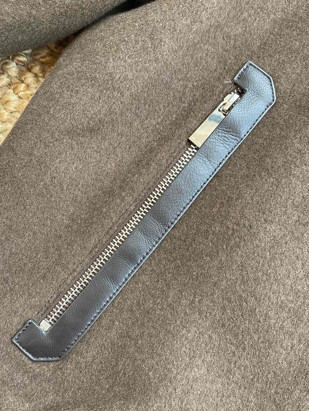 Berluti Braune Bomberjacke mit Lederkragen Luxus-Look & Zeitlose Modernität