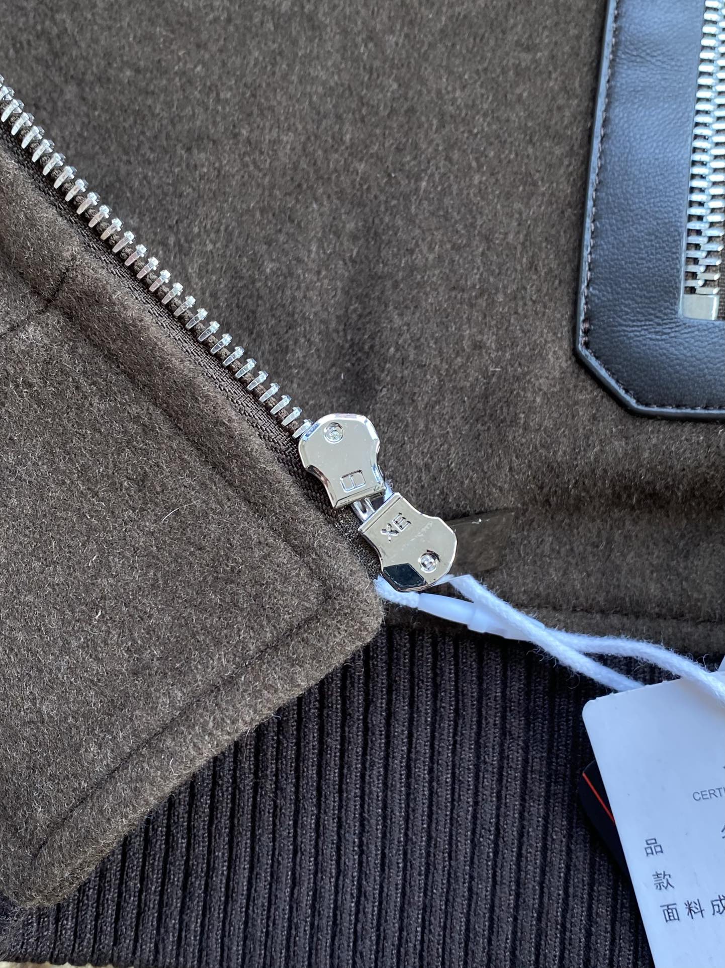 Berluti Braune Bomberjacke mit Lederkragen Luxus-Look & Zeitlose Modernität