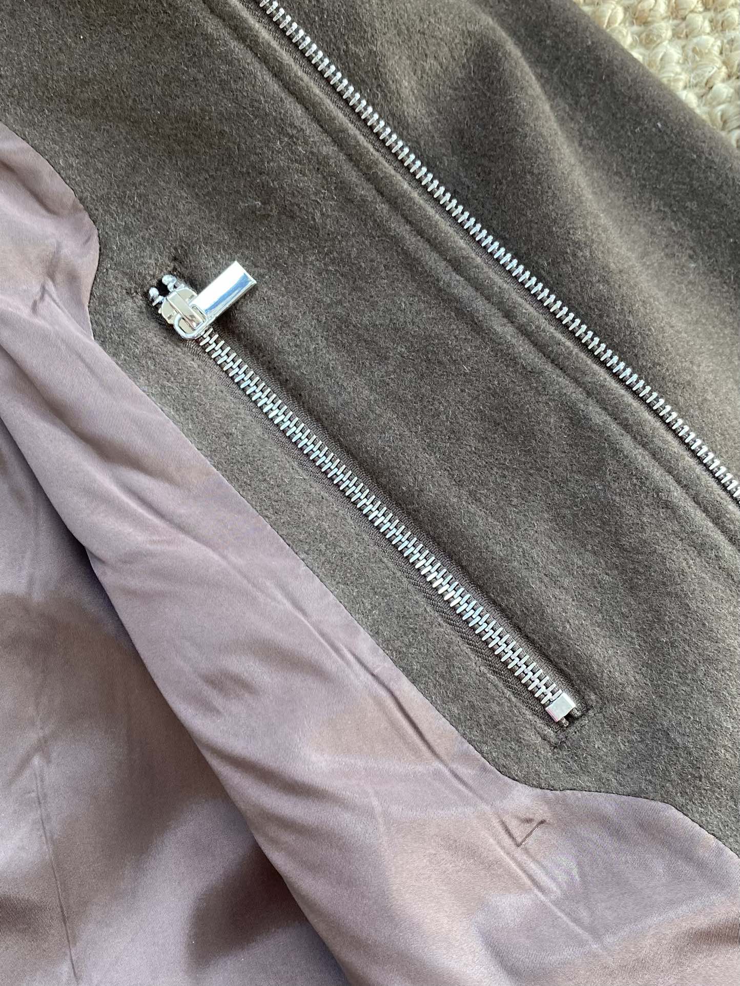 Berluti Braune Bomberjacke mit Lederkragen Luxus-Look & Zeitlose Modernität