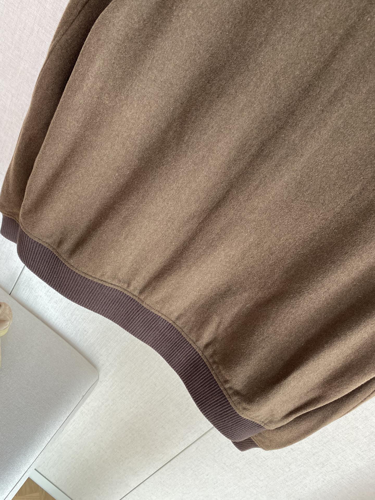 Berluti Braune Bomberjacke mit Lederkragen Luxus-Look & Zeitlose Modernität