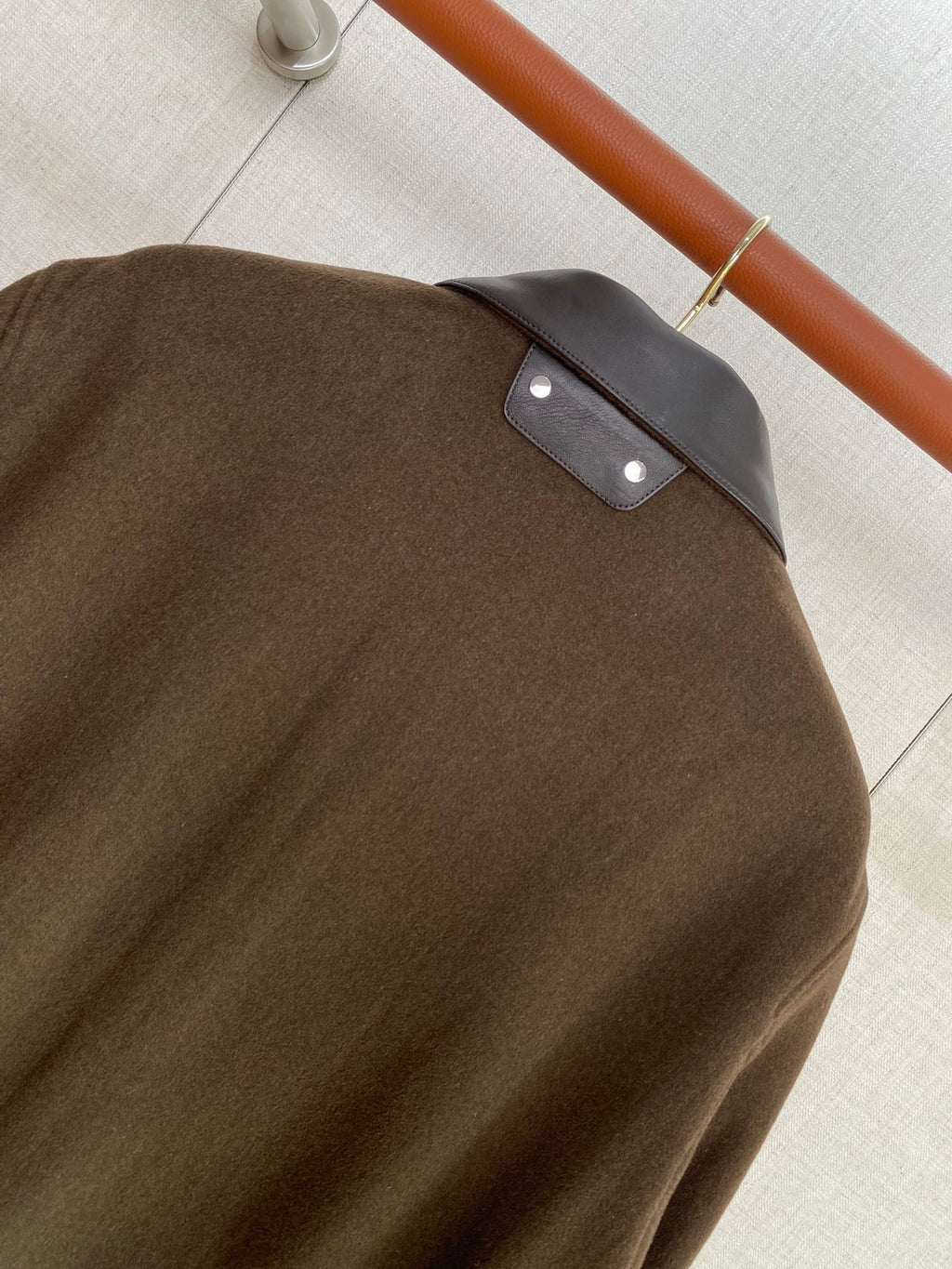 Berluti Braune Bomberjacke mit Lederkragen Luxus-Look & Zeitlose Modernität