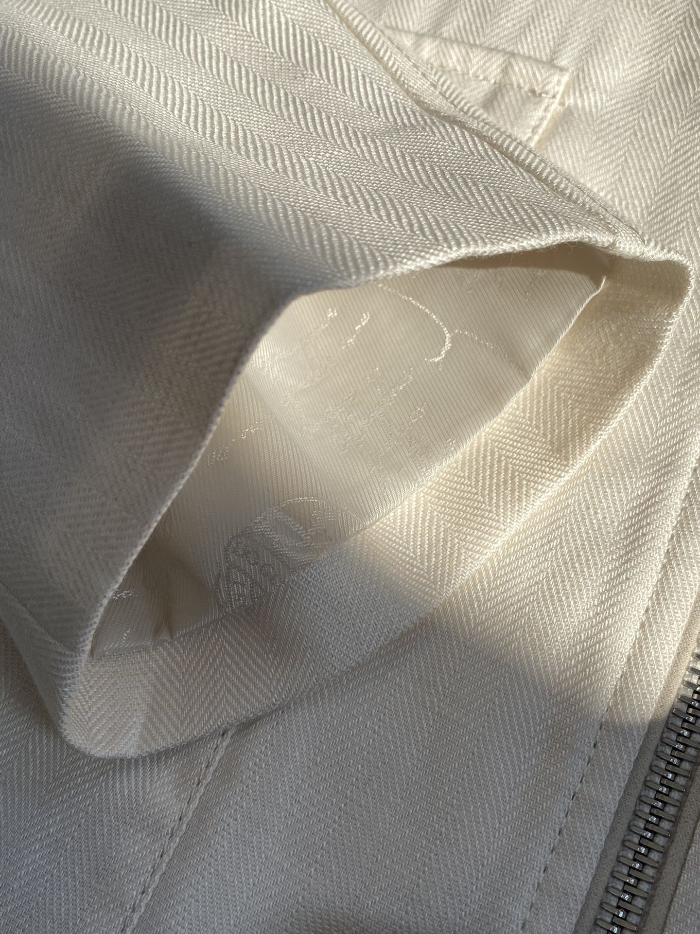 Berluti Cremefarbene Kapuzenjacke Leichter Utility-Style & Zeitloser Minimalismus