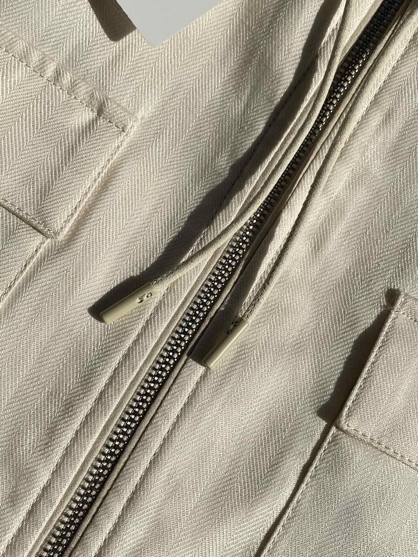 Berluti Cremefarbene Kapuzenjacke Leichter Utility-Style & Zeitloser Minimalismus