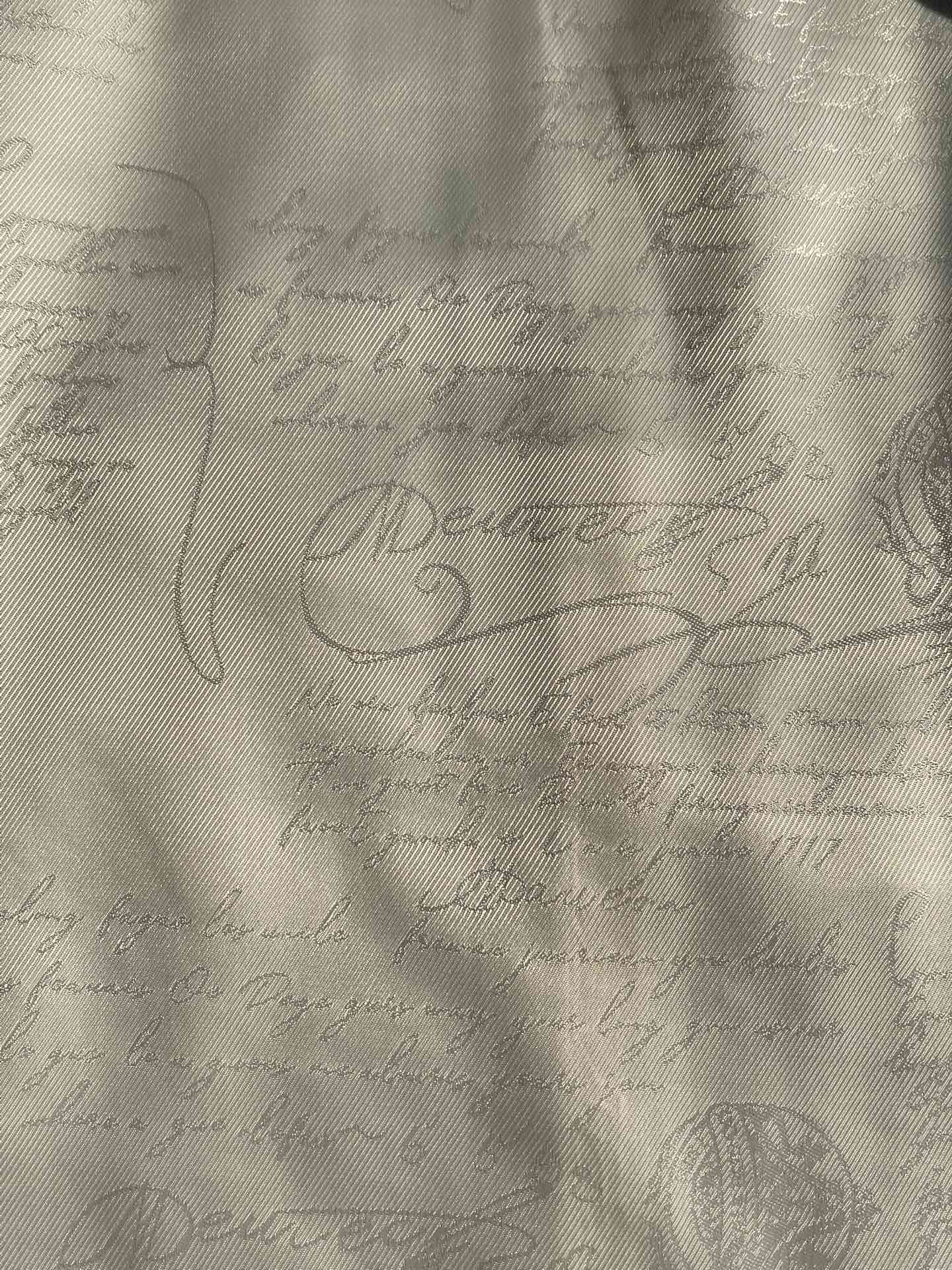 Berluti Cremefarbene Kapuzenjacke Leichter Utility-Style & Zeitloser Minimalismus