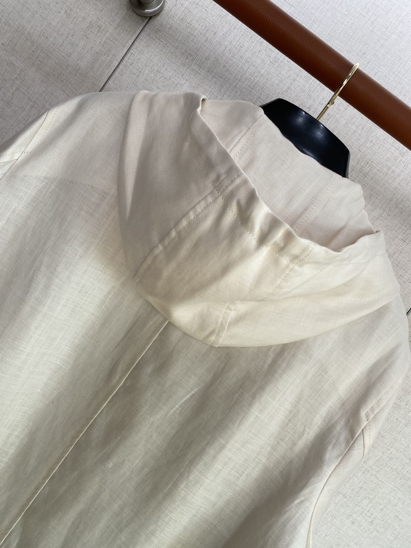 Berluti Cremefarbene Kapuzenjacke Leichter Utility-Style & Zeitloser Minimalismus