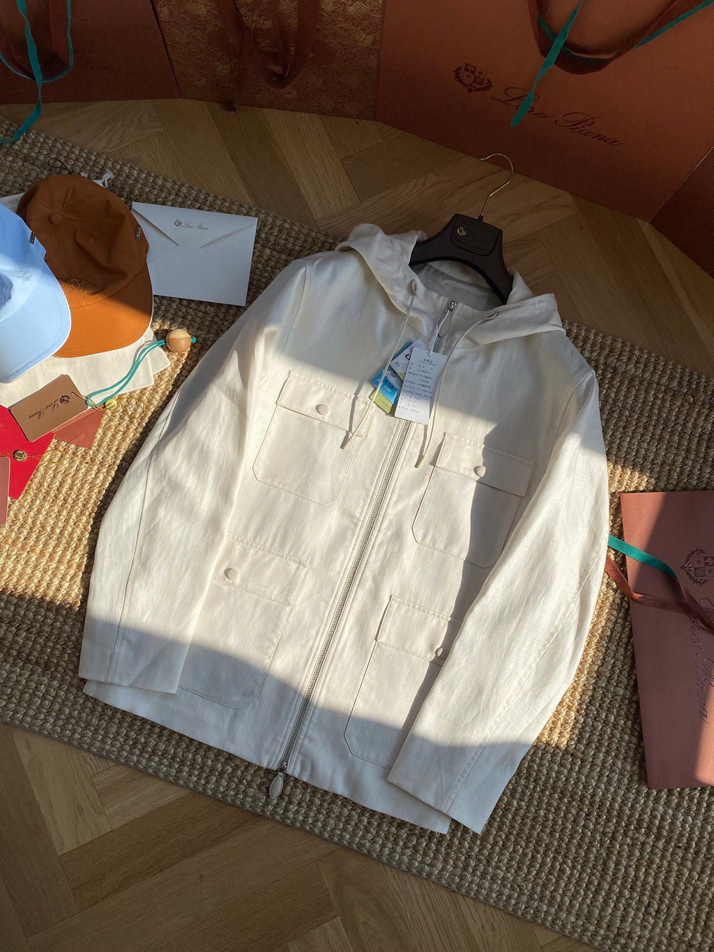 Berluti Cremefarbene Kapuzenjacke Leichter Utility-Style & Zeitloser Minimalismus