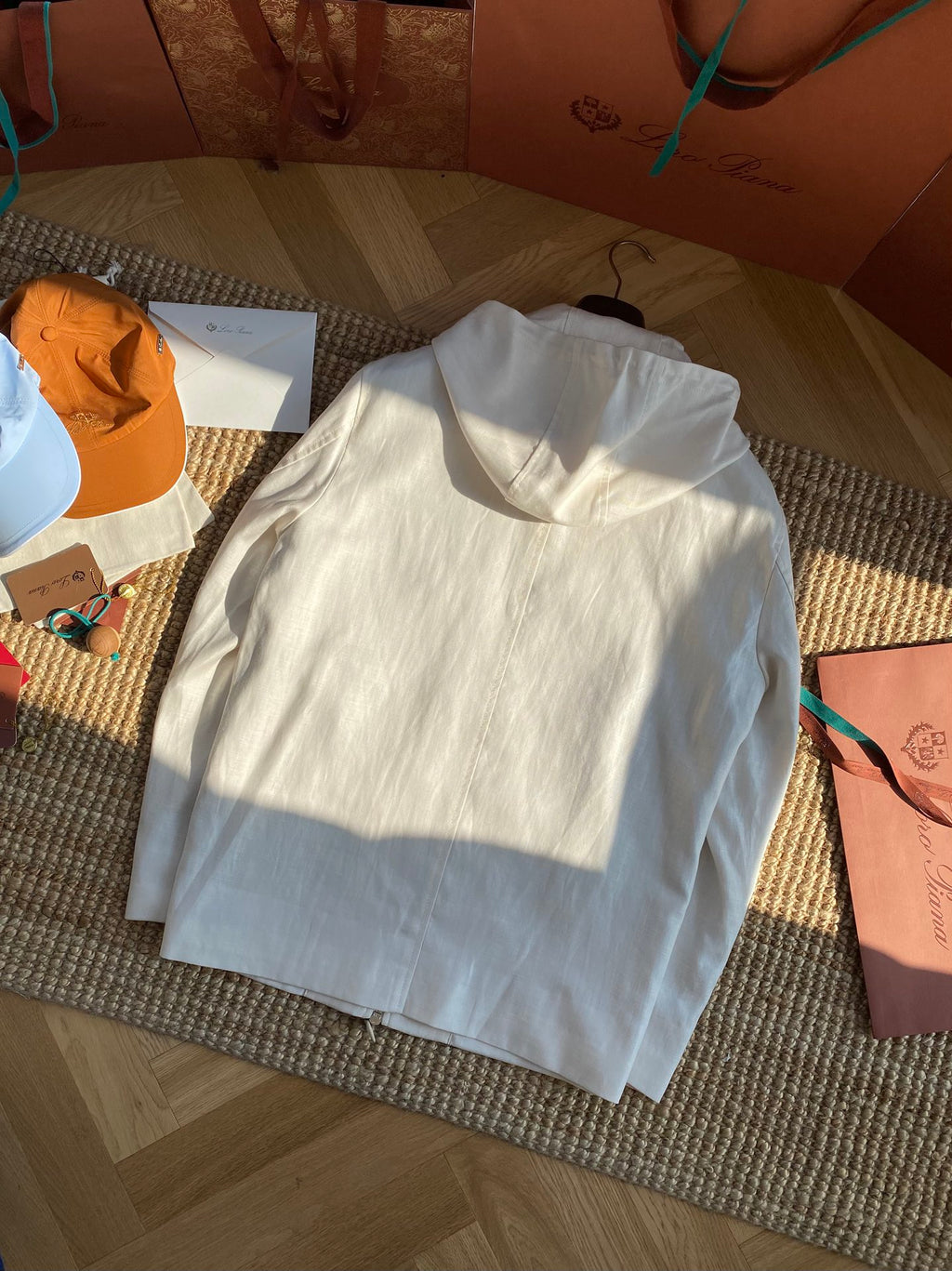 Berluti Cremefarbene Kapuzenjacke Leichter Utility-Style & Zeitloser Minimalismus