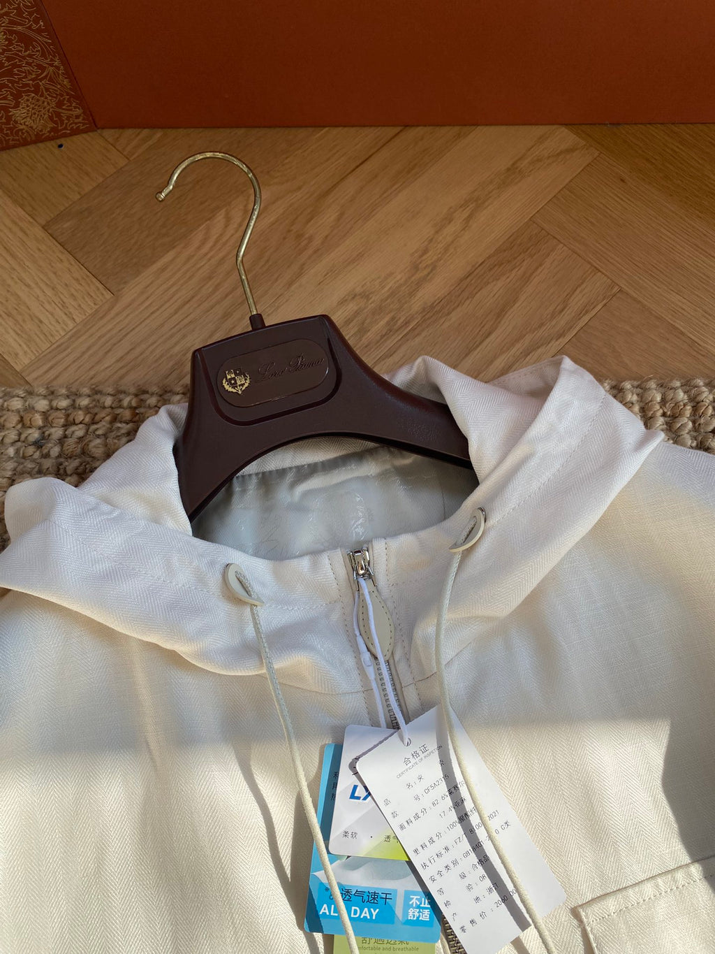 Berluti Cremefarbene Kapuzenjacke Leichter Utility-Style & Zeitloser Minimalismus