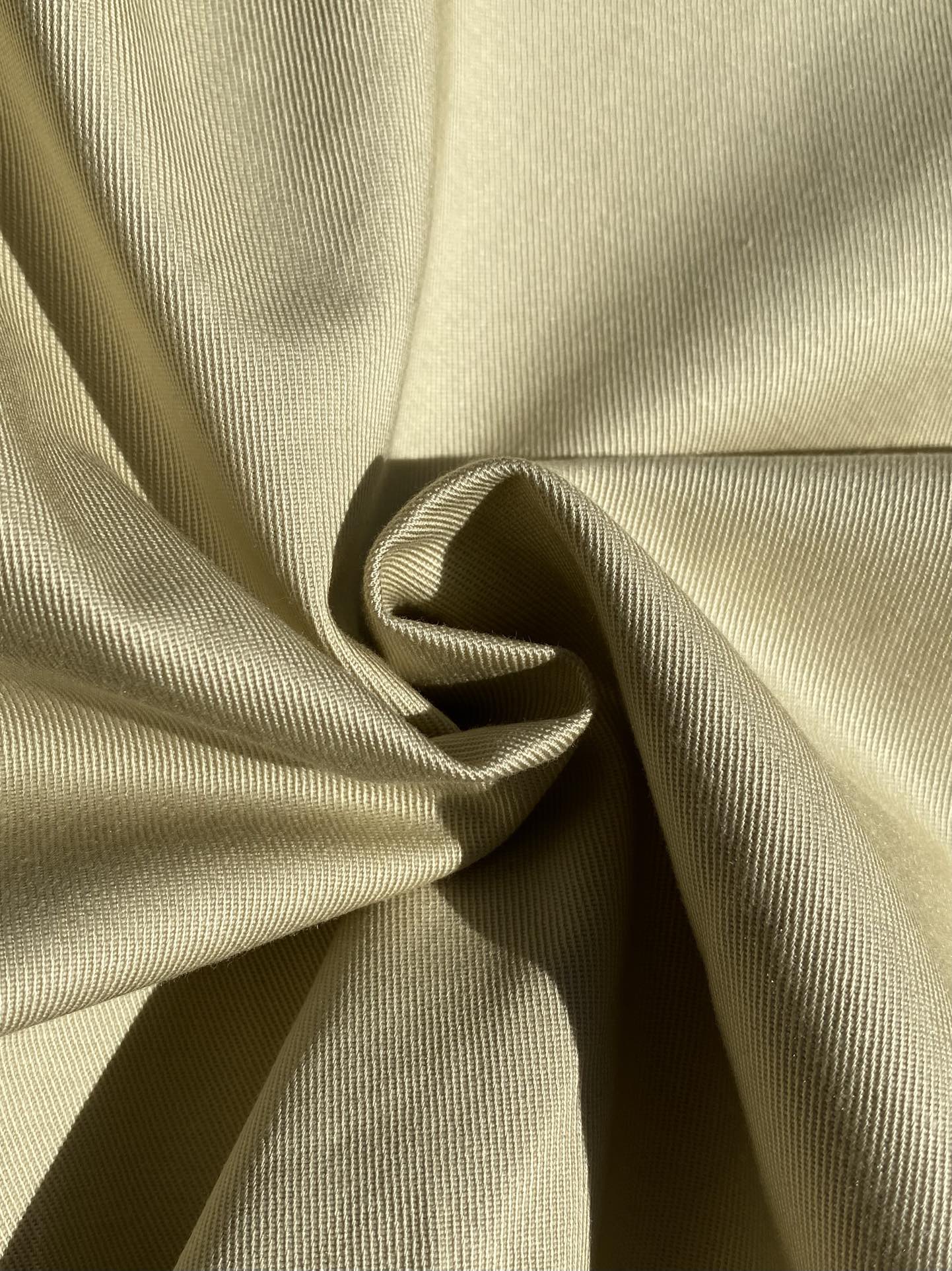 Berluti Hellbeige Bomberjacke Moderner Kontrast-Look & Zeitlose Leichtigkeit