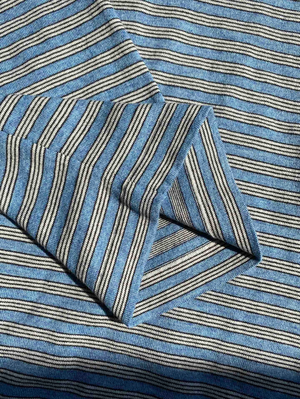 THE ROW Blaues Langarmshirt mit feinem Streifenmuster