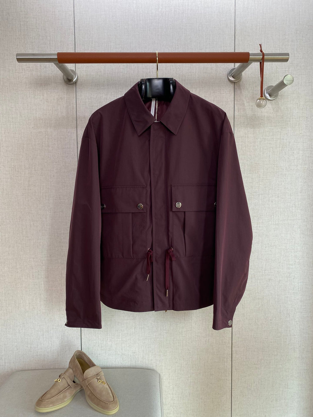 Bordeauxrote Utility-Jacke