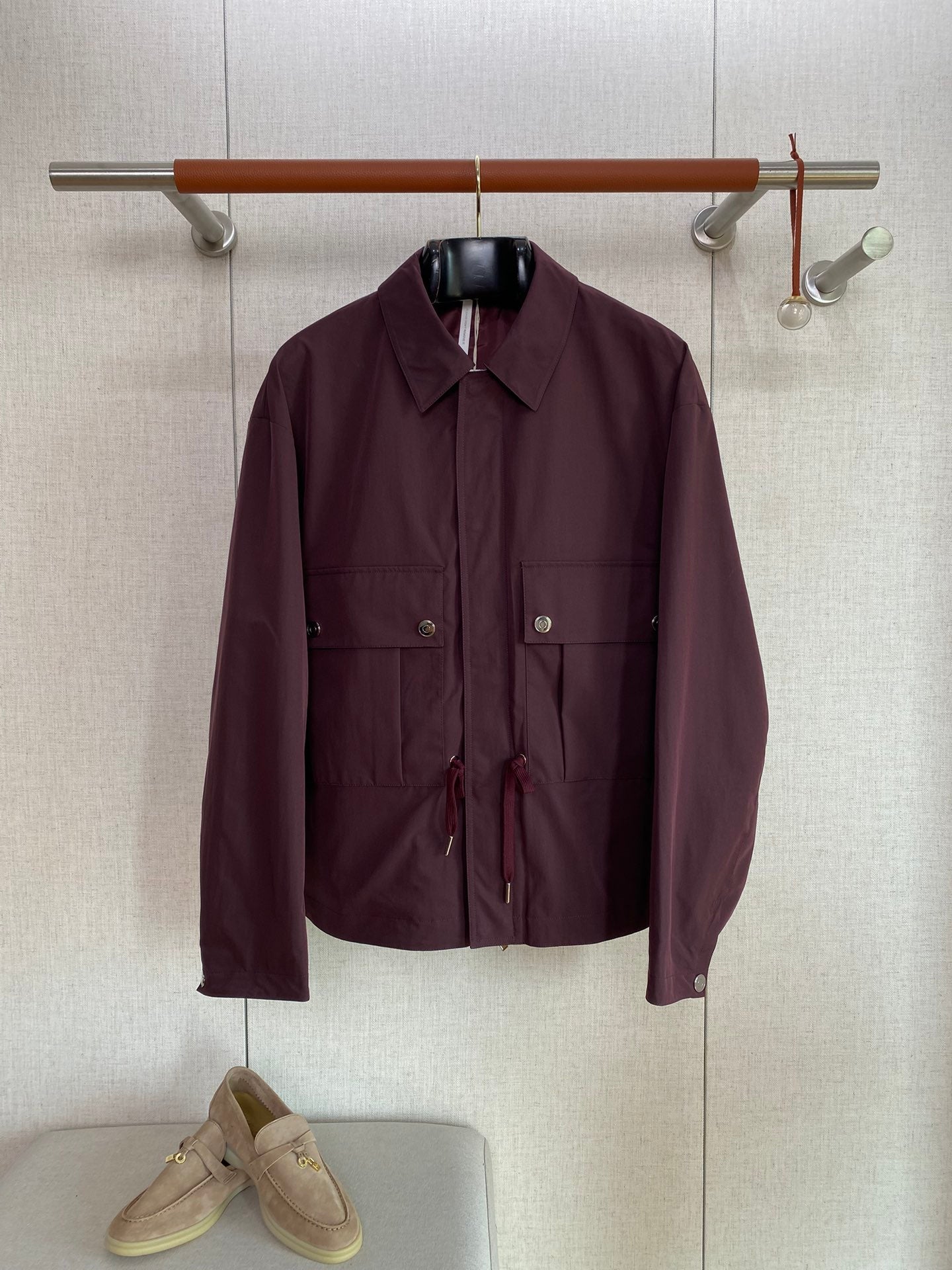 Bordeauxrote Utility-Jacke