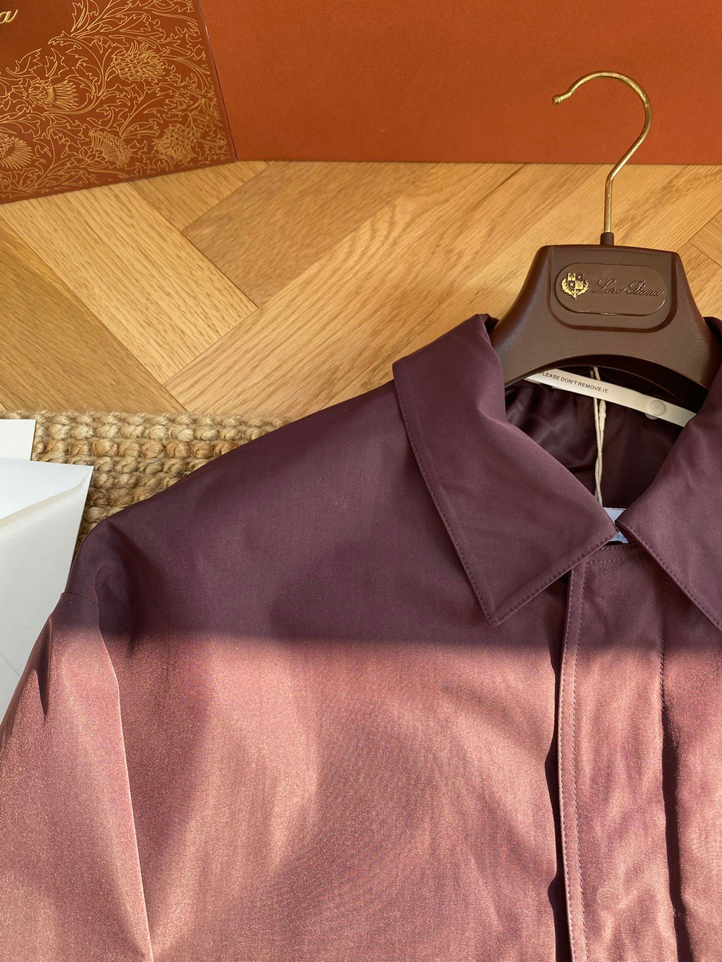 Bordeauxrote Utility-Jacke