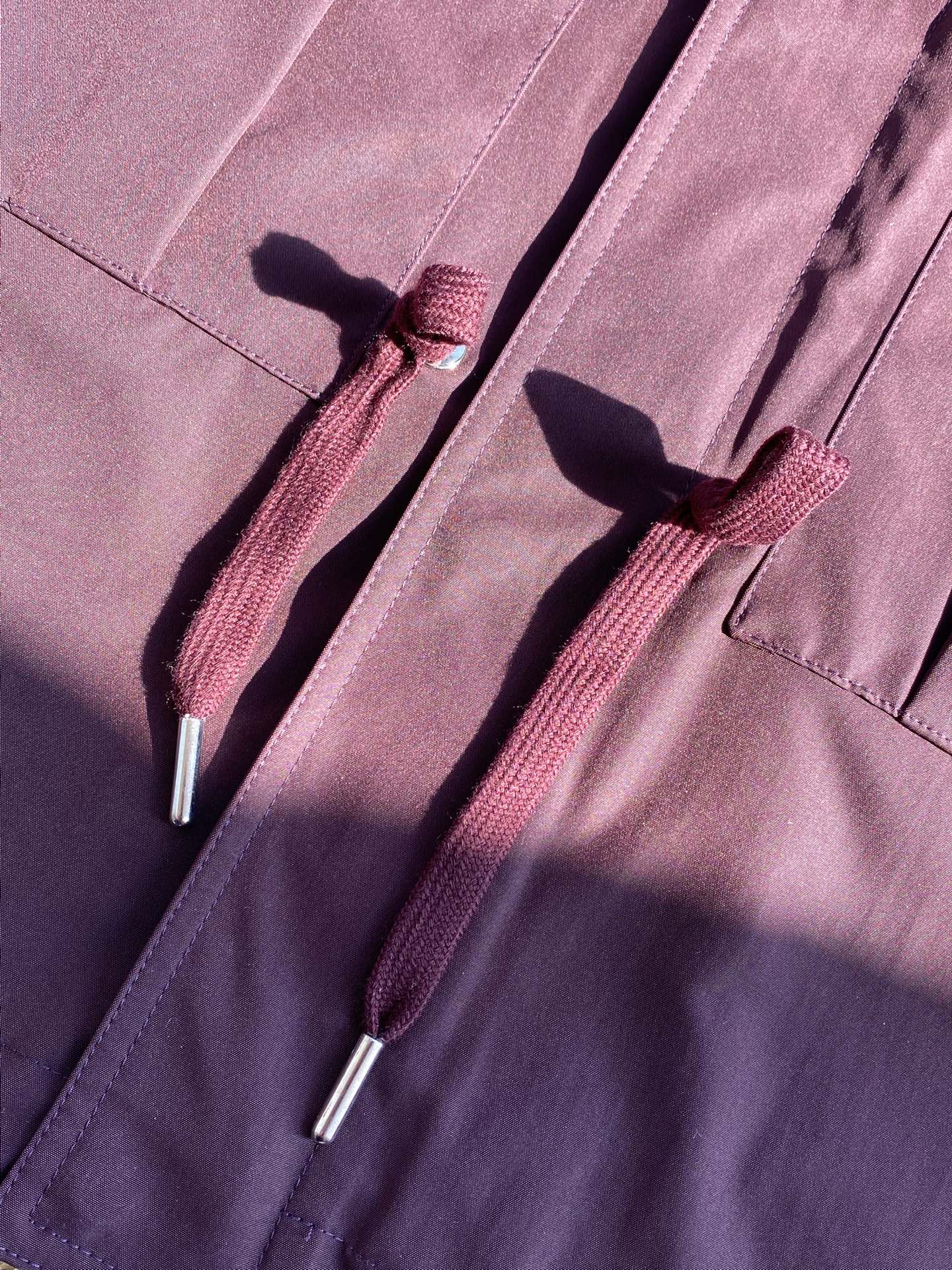 Bordeauxrote Utility-Jacke