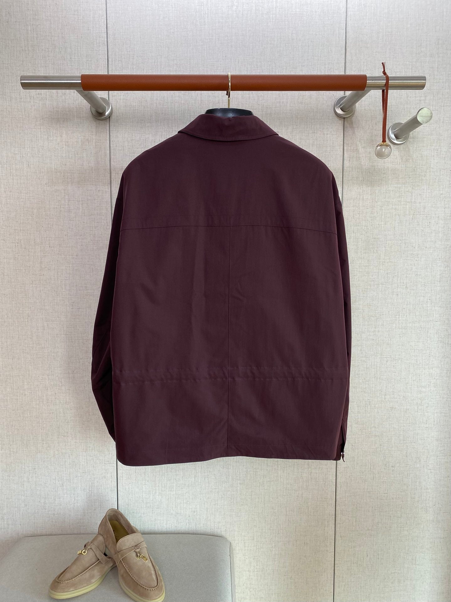 Bordeauxrote Utility-Jacke