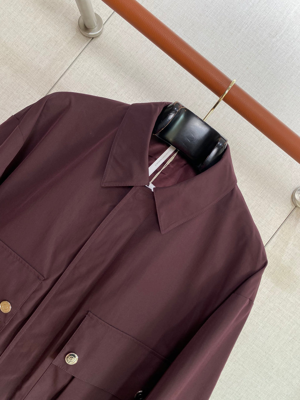 Bordeauxrote Utility-Jacke