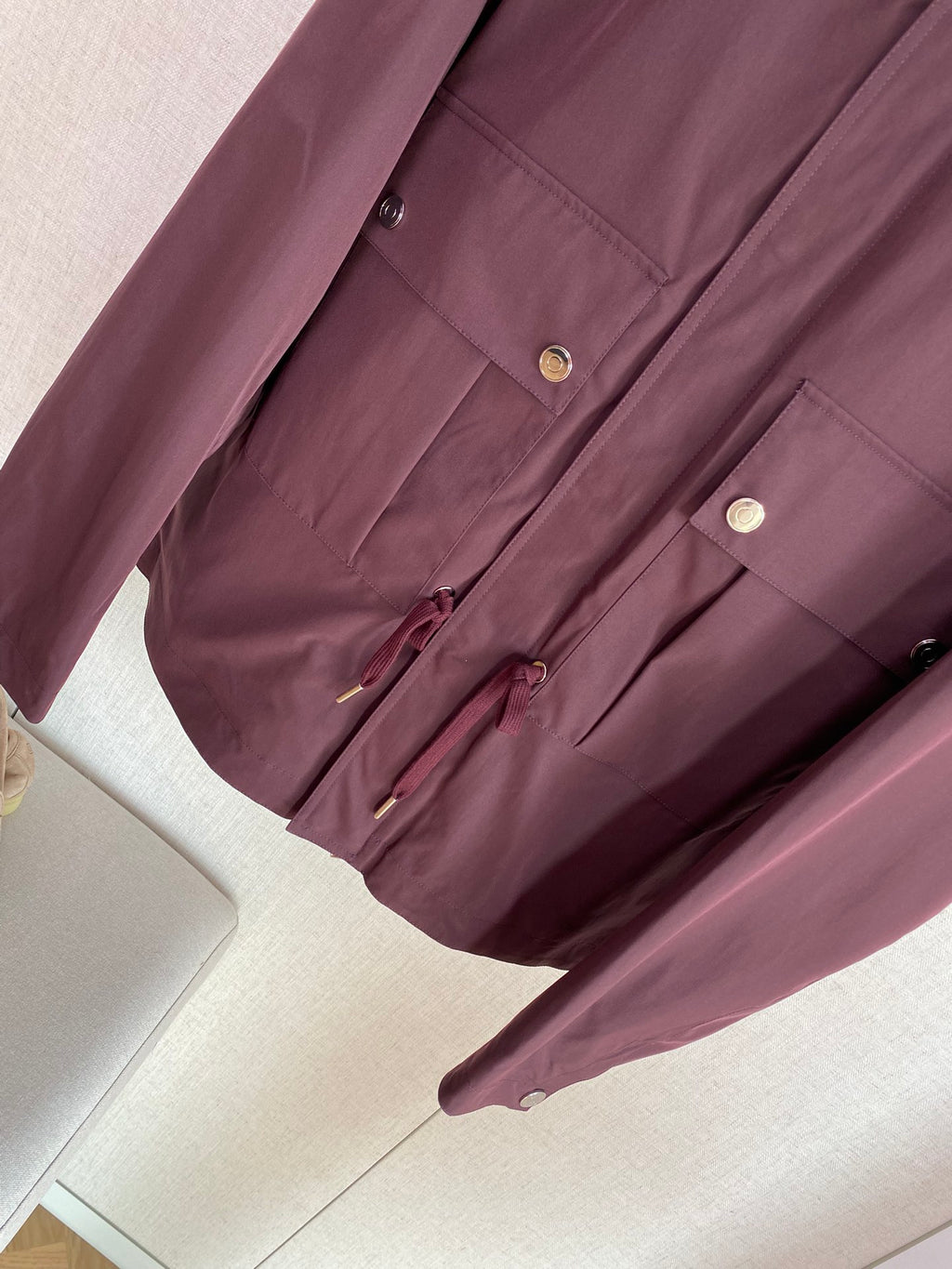 Bordeauxrote Utility-Jacke