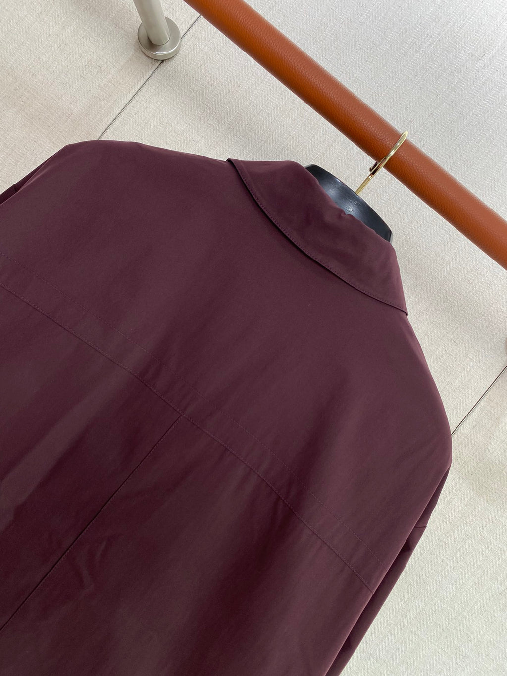 Bordeauxrote Utility-Jacke