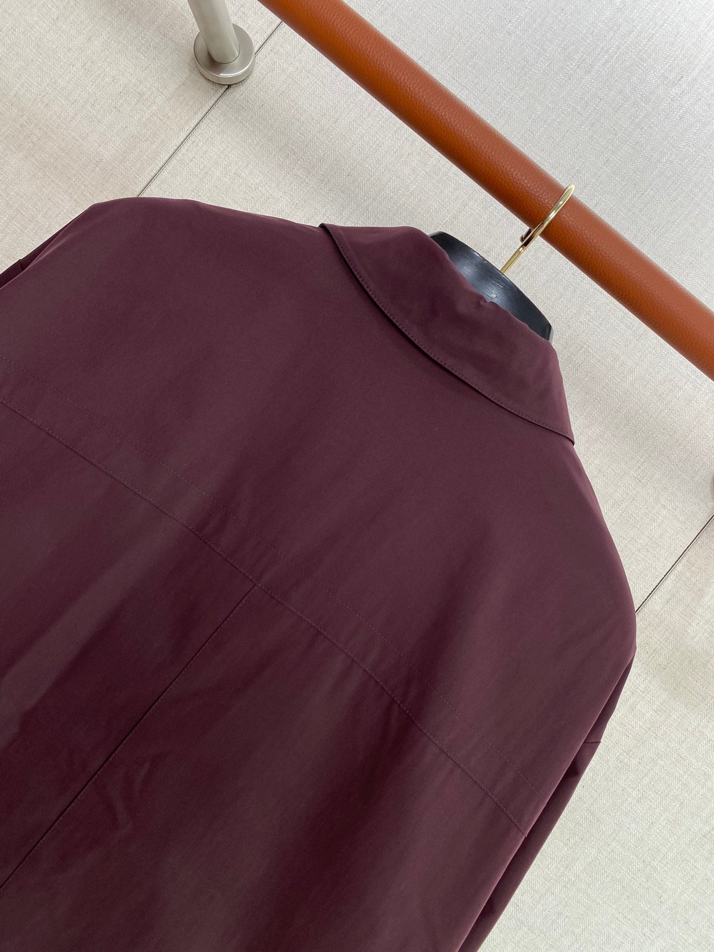 Bordeauxrote Utility-Jacke