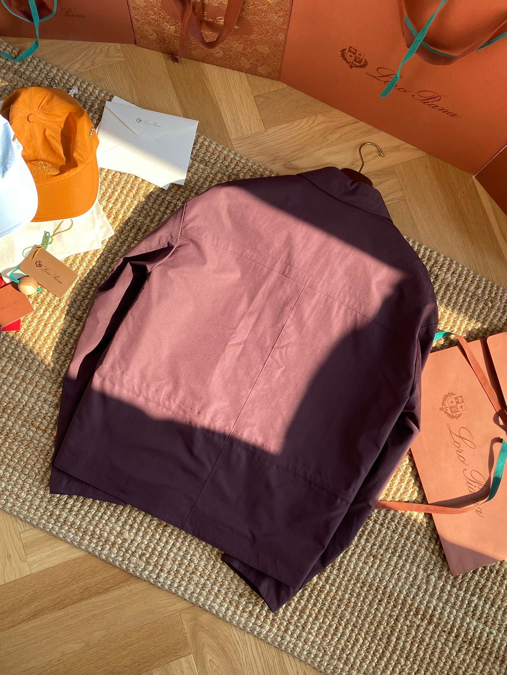 Bordeauxrote Utility-Jacke