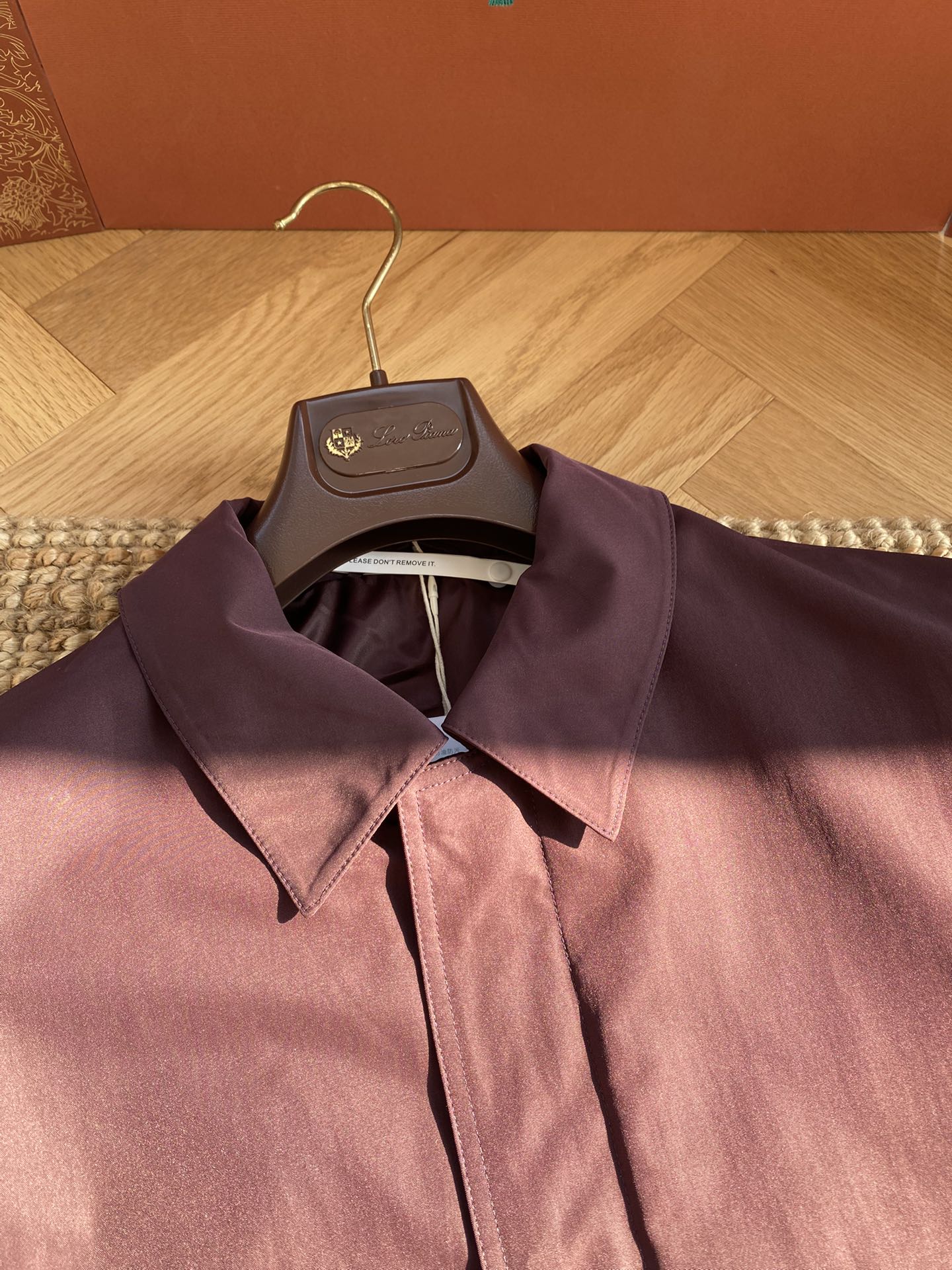 Bordeauxrote Utility-Jacke