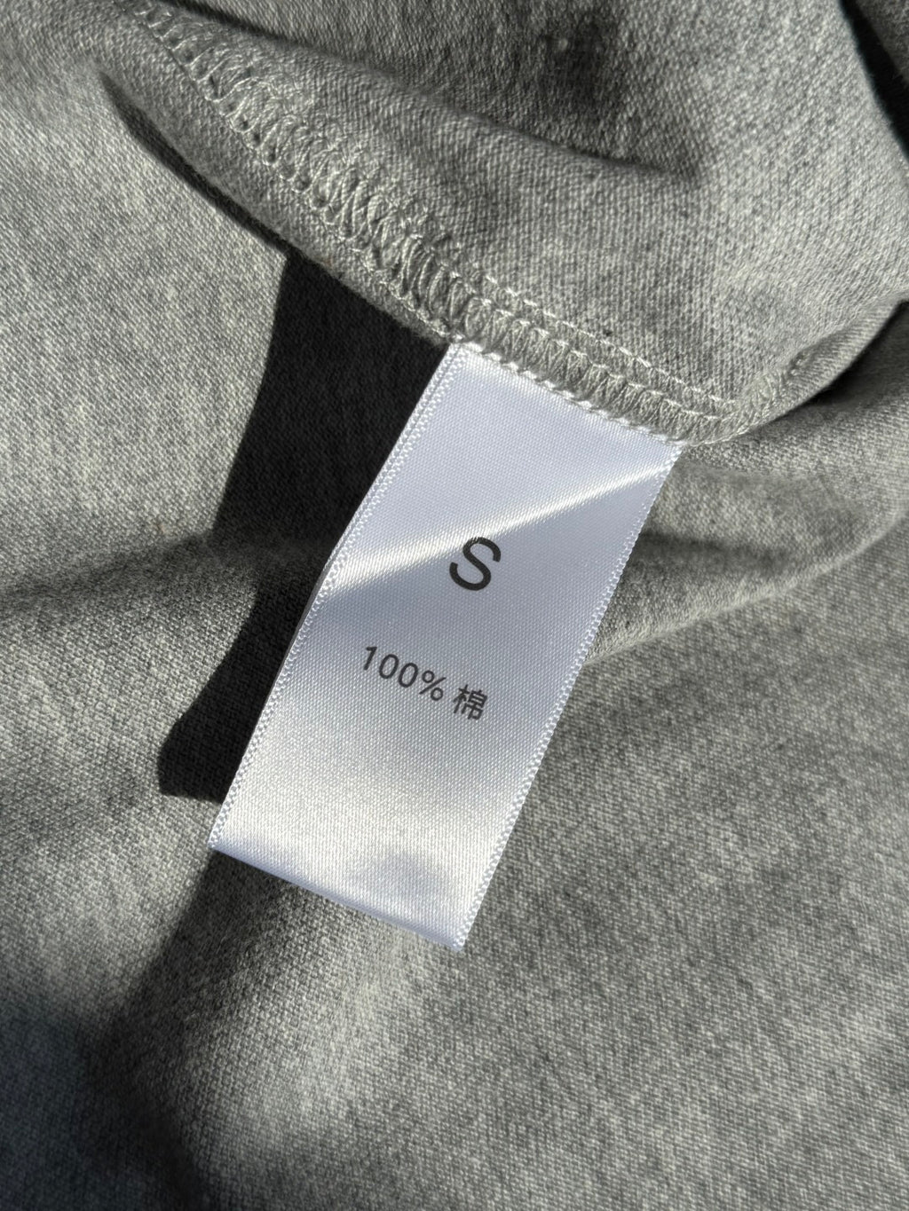 Dior Graues T-Shirt mit schwarzer Brusttasche