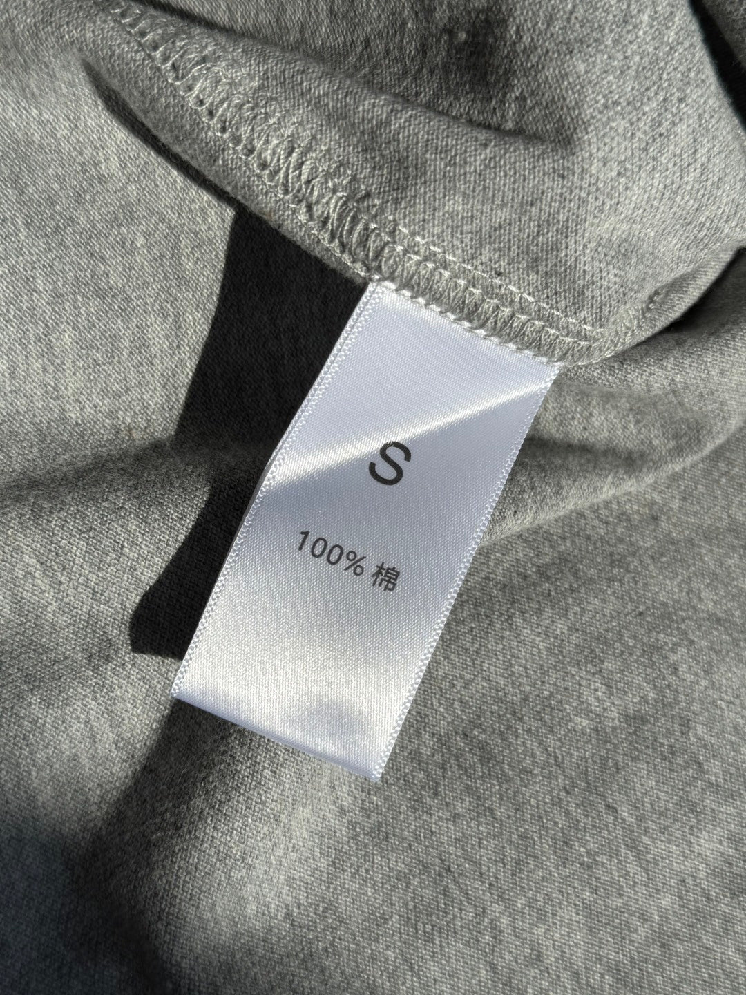 Dior Graues T-Shirt mit schwarzer Brusttasche