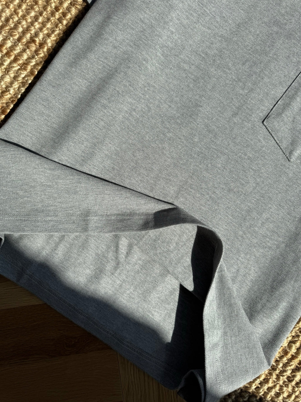 Dior Graues T-Shirt mit schwarzer Brusttasche