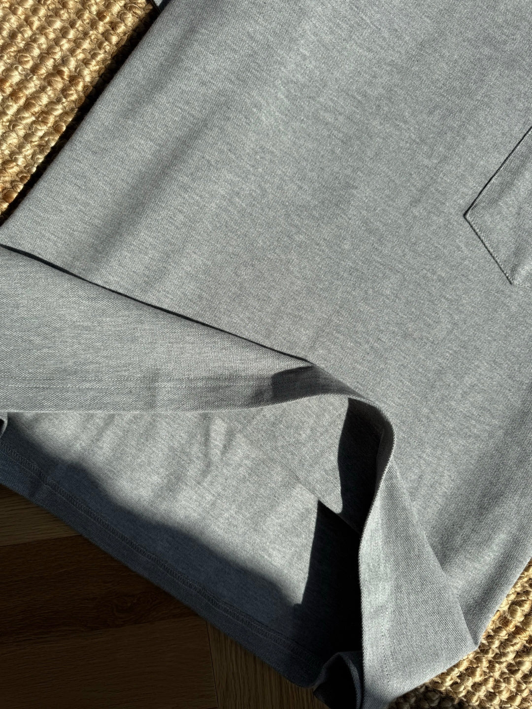 Dior Graues T-Shirt mit schwarzer Brusttasche