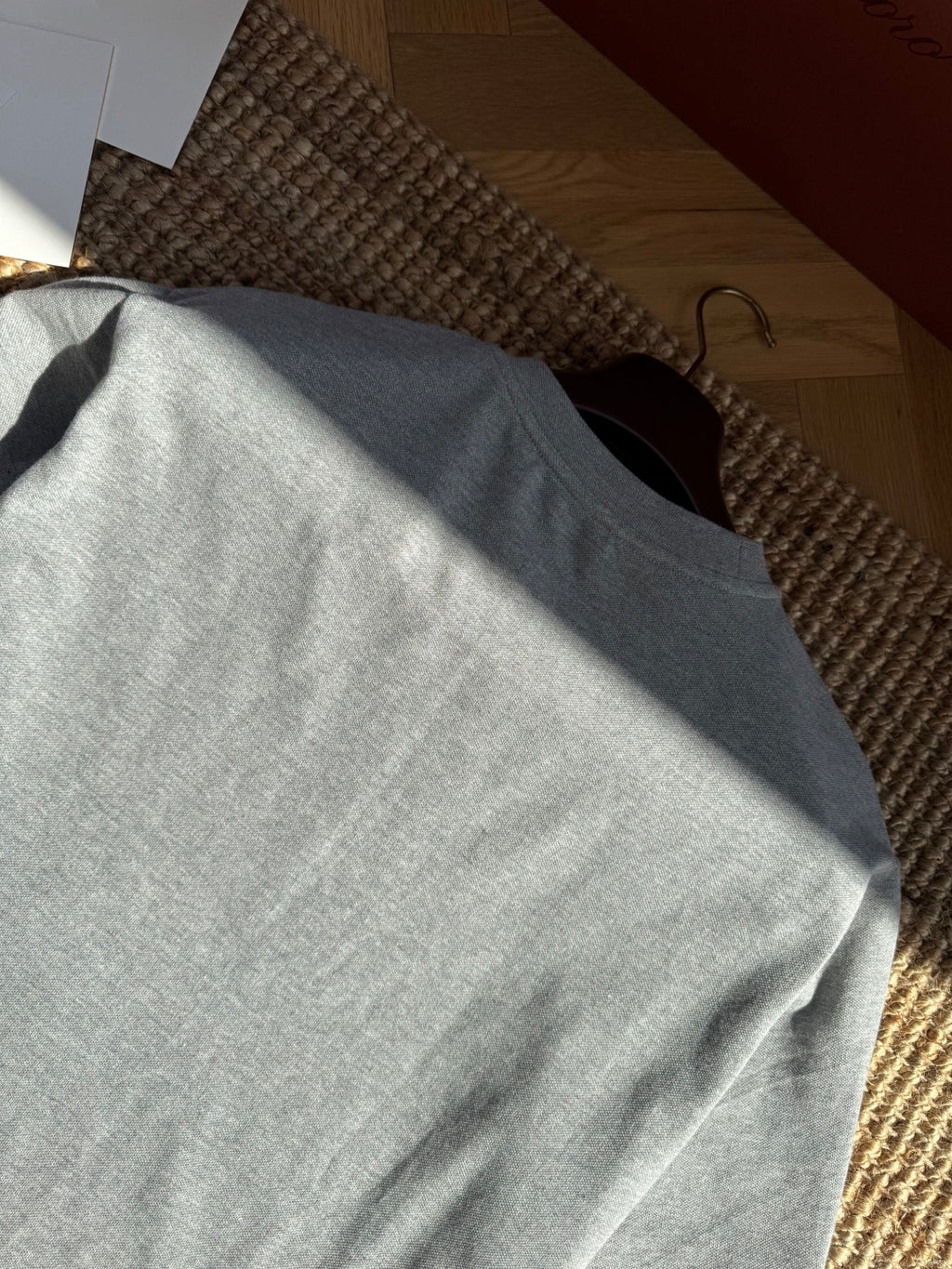 Dior Graues T-Shirt mit schwarzer Brusttasche