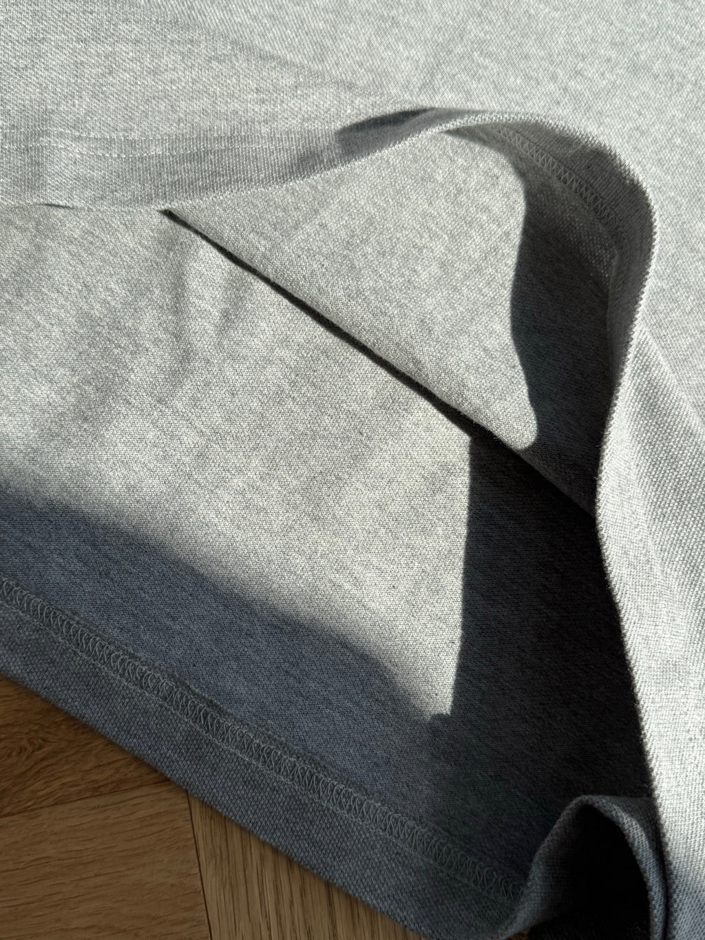 Dior Graues T-Shirt mit schwarzer Brusttasche