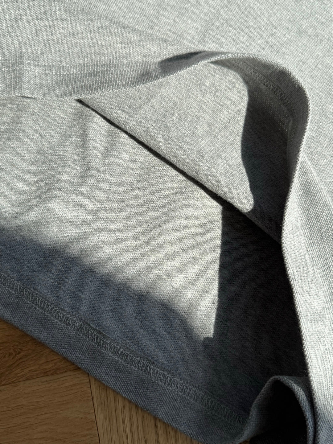 Dior Graues T-Shirt mit schwarzer Brusttasche