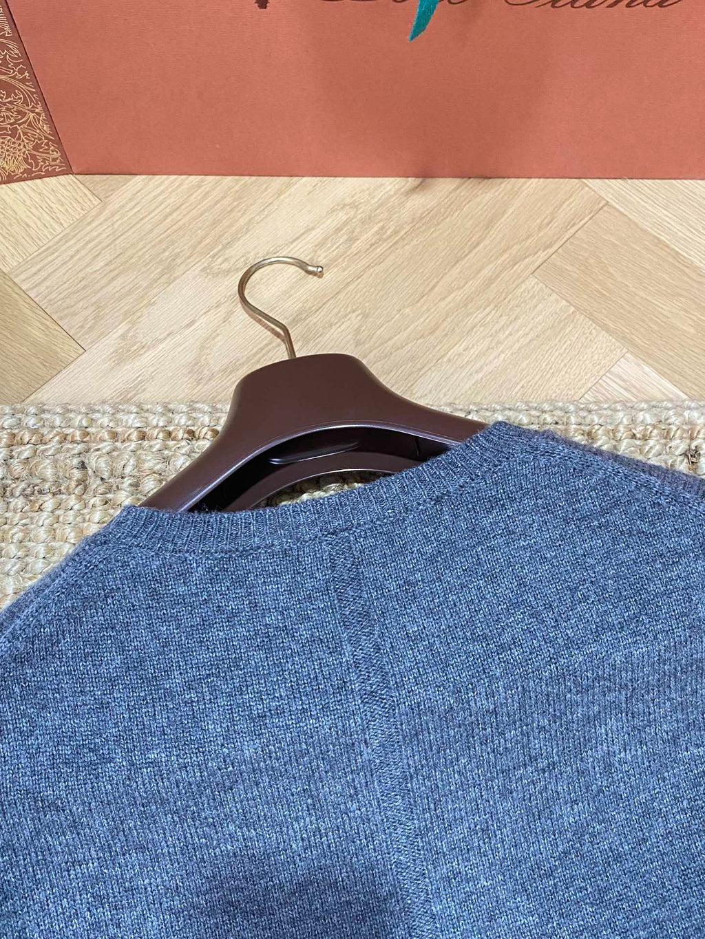 Grauer Langarmpullover mit Rundhals – THE ROW