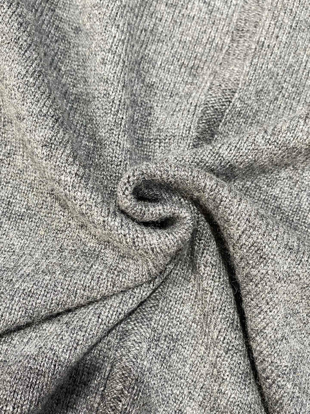 Grauer Langarmpullover mit Rundhals – THE ROW