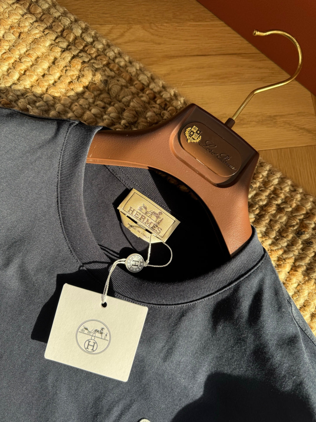 Hermès Dunkelblaues Logo-T-Shirt