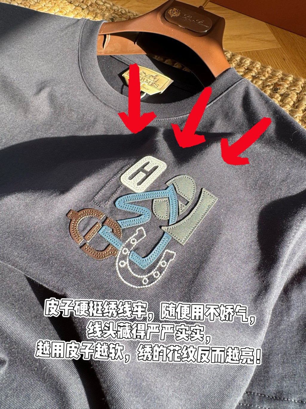 Hermès Dunkelblaues Logo-T-Shirt