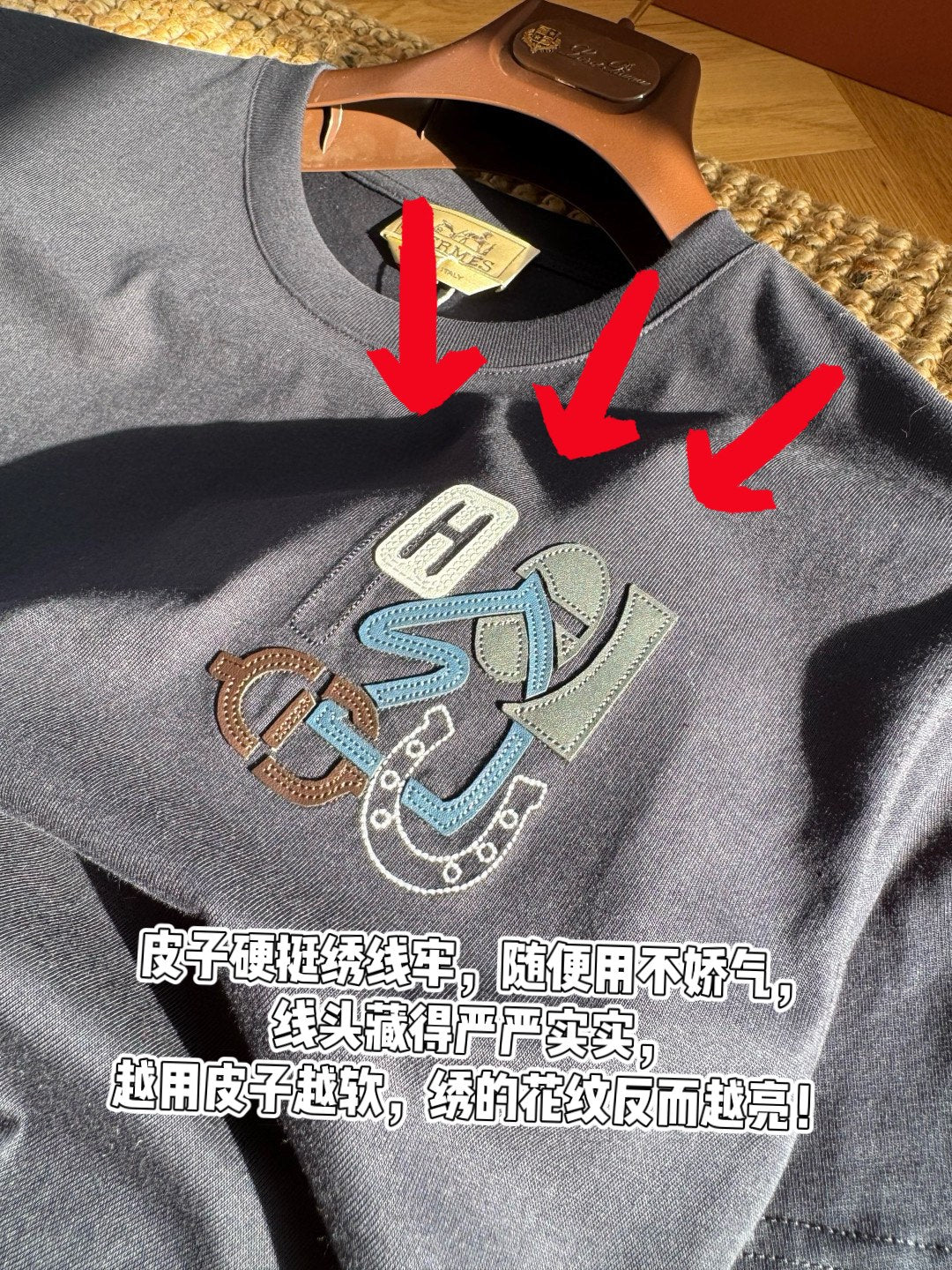 Hermès Dunkelblaues Logo-T-Shirt