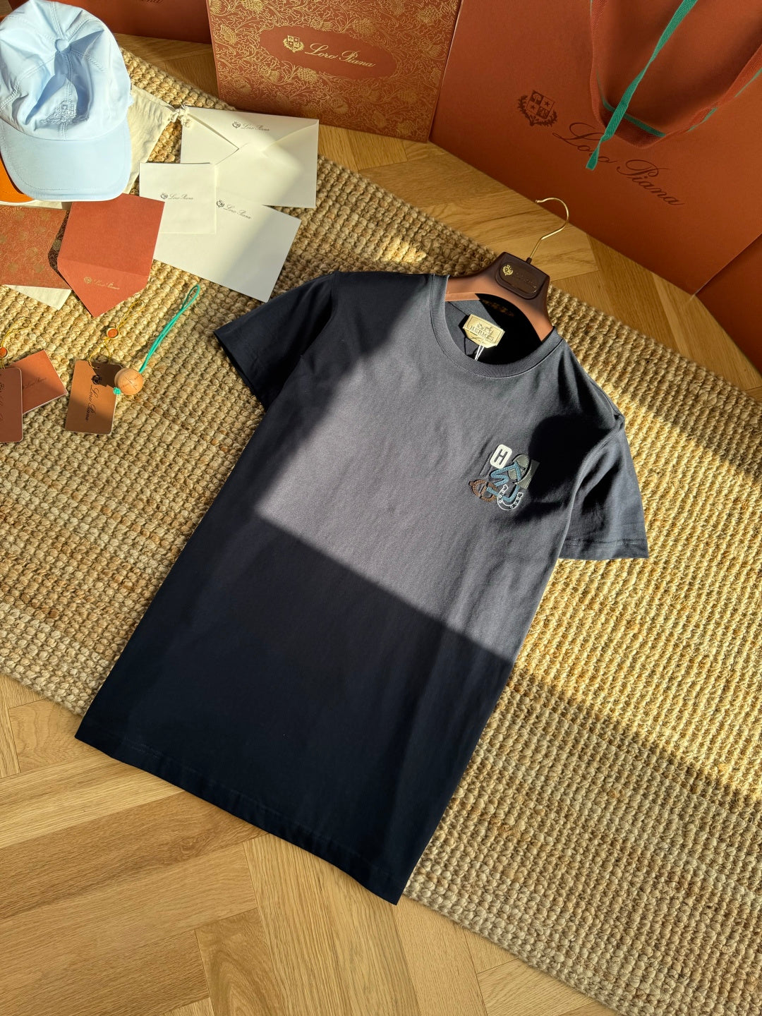 Hermès Dunkelblaues Logo-T-Shirt