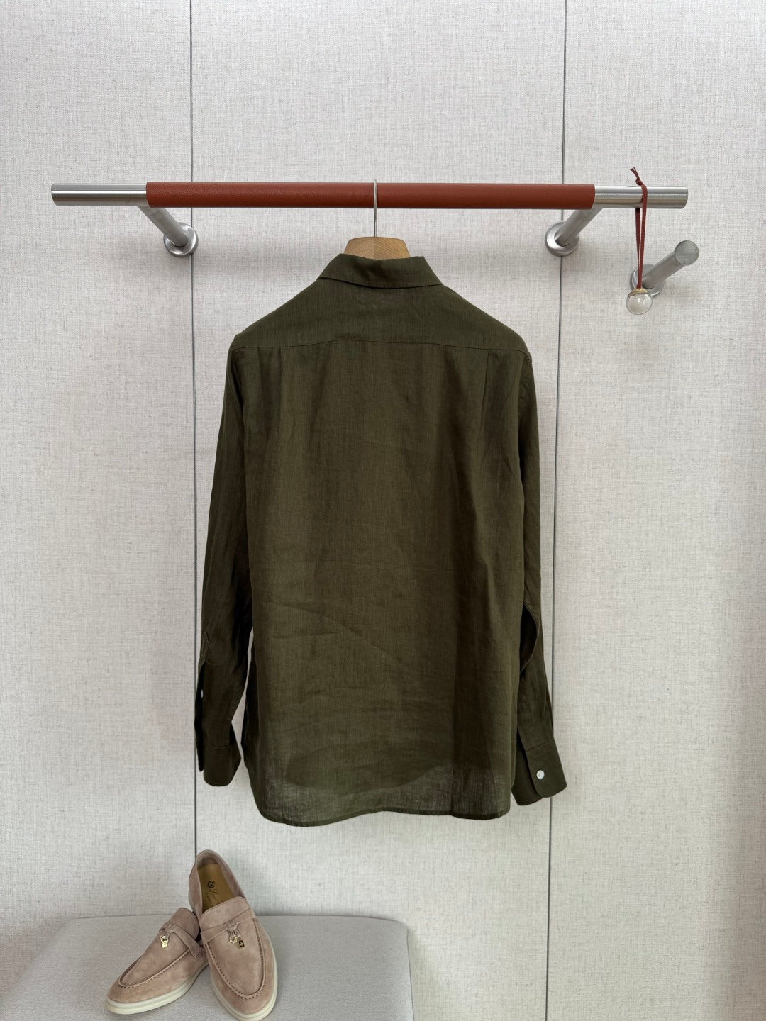Herren Hemd aus Leinen in Dunkeloliv Leicht, Atmungsaktiv & Zeitlos
