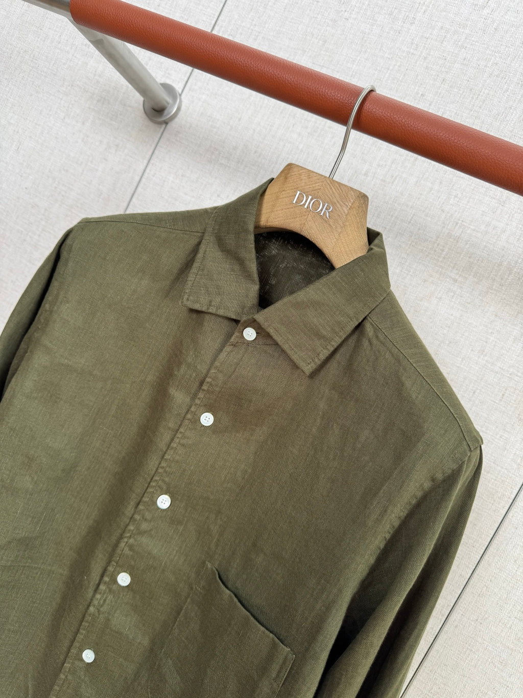 Herren Hemd aus Leinen in Dunkeloliv Leicht, Atmungsaktiv & Zeitlos